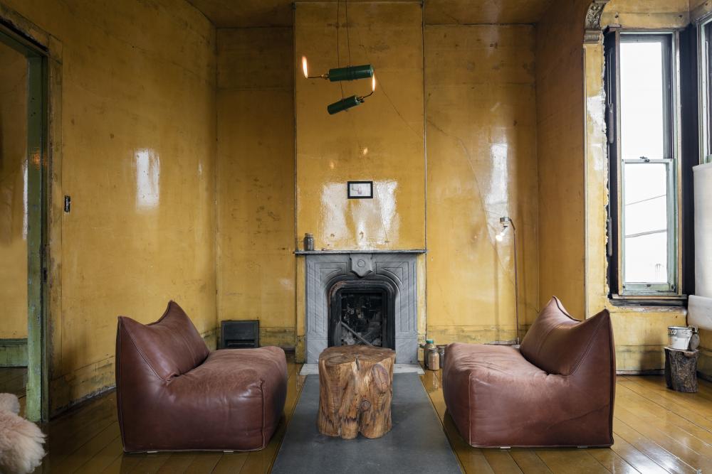 David Ireland, 500 Capp Street (interior view, upstairs living room). Photo: Henrik Kam, 2015; courtesy The 500 Capp Street Foundation.