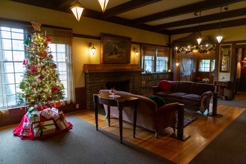 Sun House at Christmas – Historic Artists' Home and Studios